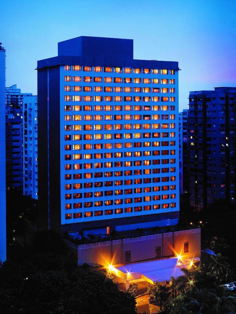 President - Ihcl Seleqtions Hotell Mumbai Eksteriør bilde The hotel at night