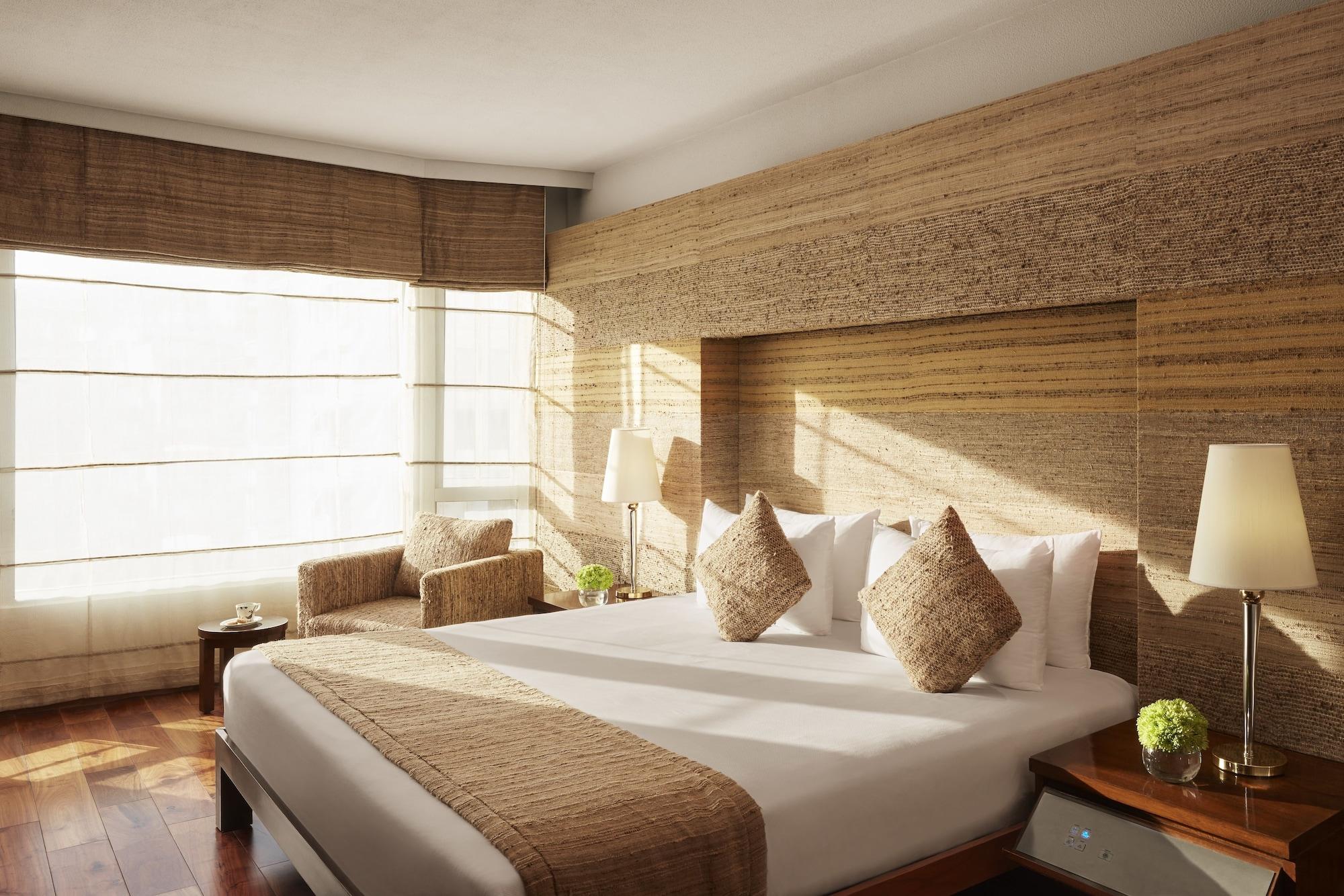 President - Ihcl Seleqtions Hotell Mumbai Eksteriør bilde A bedroom at the Taj Bengal