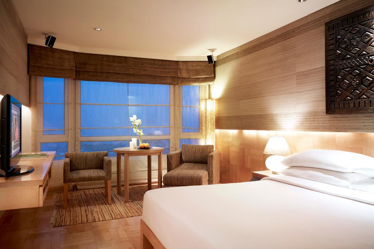 President - Ihcl Seleqtions Hotell Mumbai Eksteriør bilde A room at the hotel