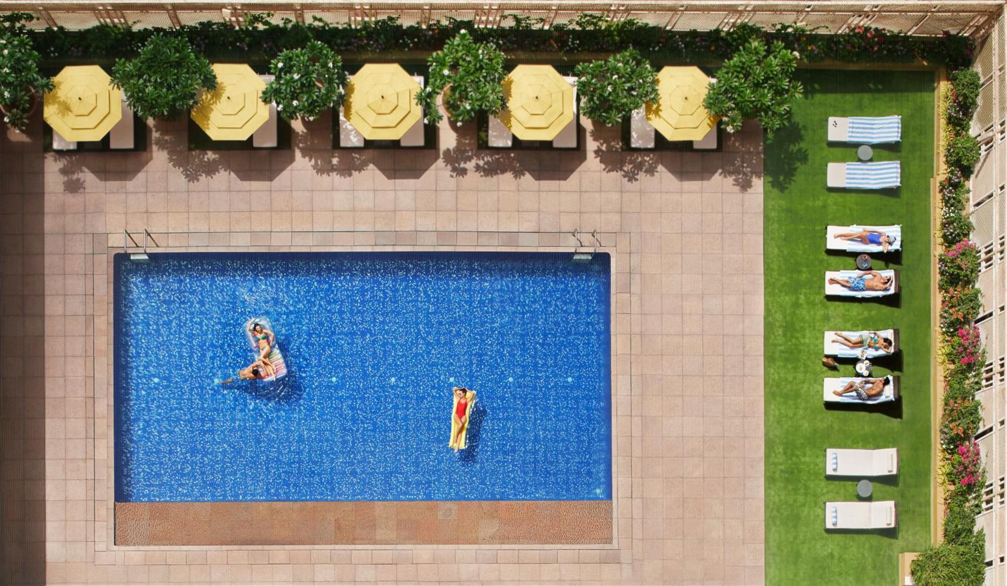 President - Ihcl Seleqtions Hotell Mumbai Eksteriør bilde The pool at the 1018