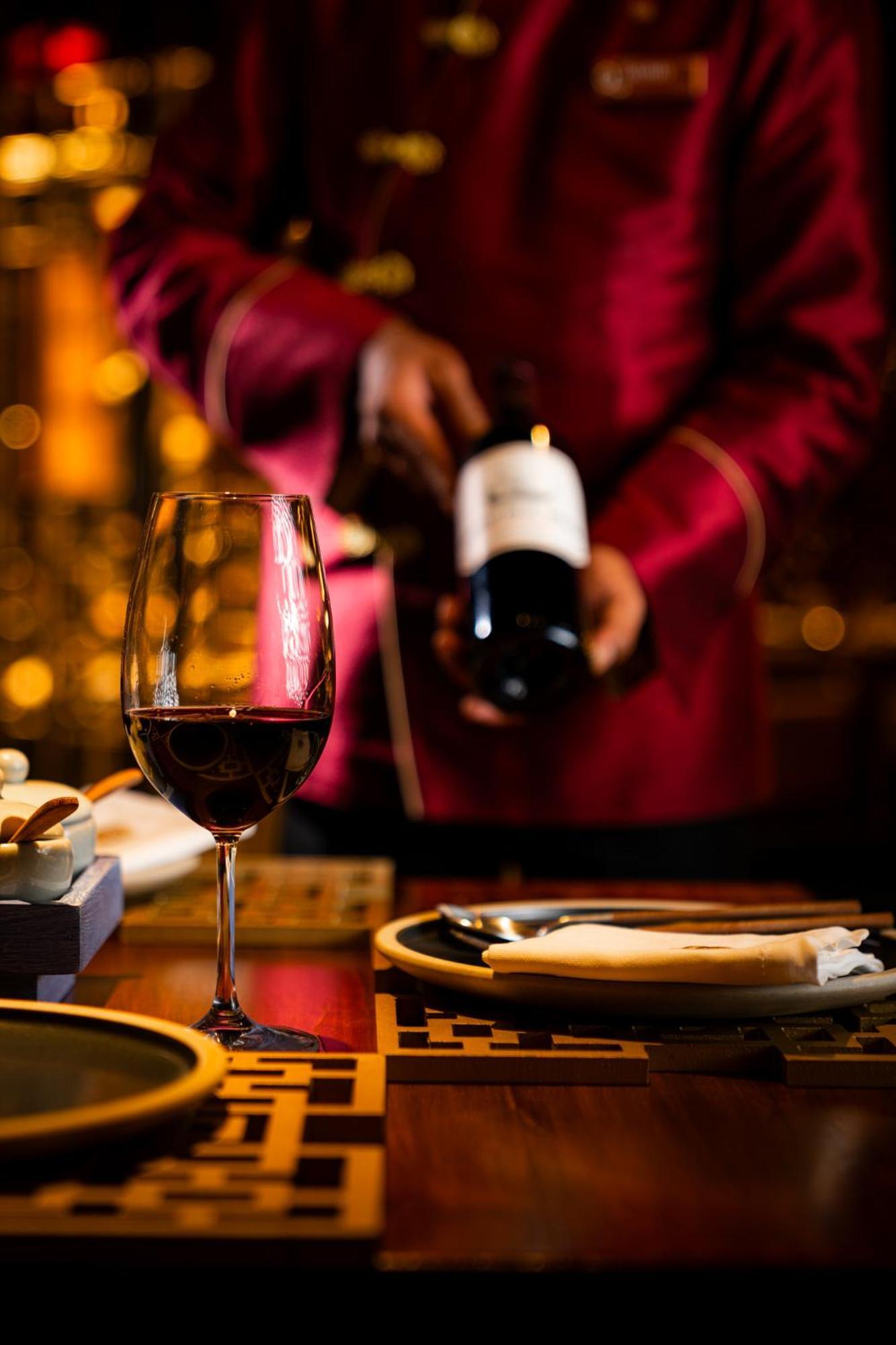 President - Ihcl Seleqtions Hotell Mumbai Eksteriør bilde Wine