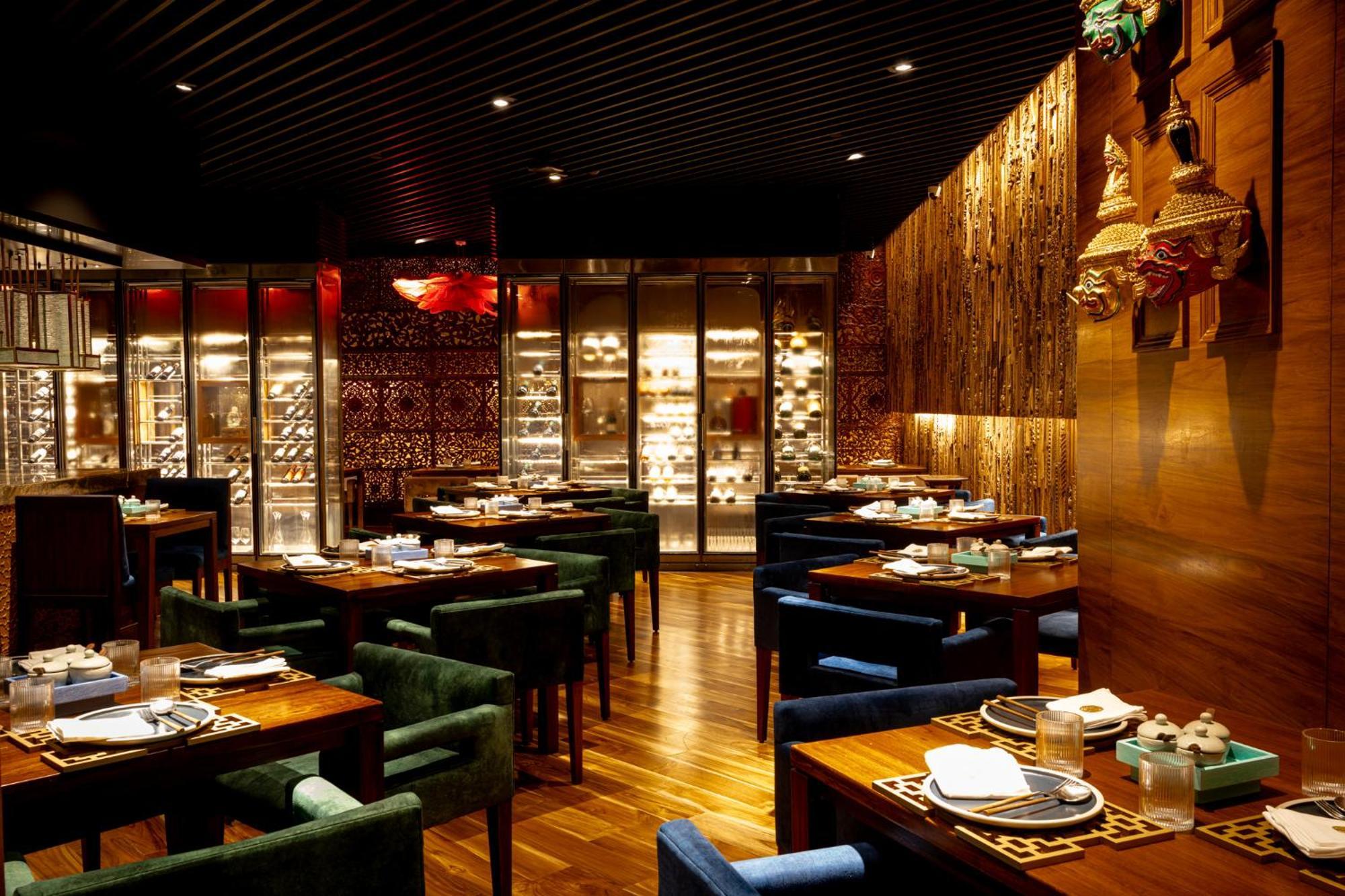 President - Ihcl Seleqtions Hotell Mumbai Eksteriør bilde The interior of a restaurant in the Mandarin Oriental, Bangkok