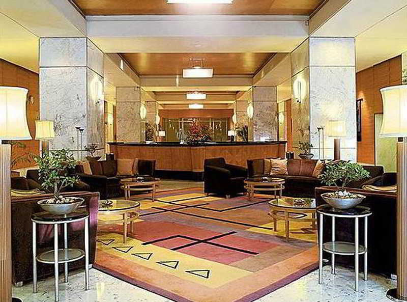 President - Ihcl Seleqtions Hotell Mumbai Eksteriør bilde The lobby of the Four Seasons Hotel