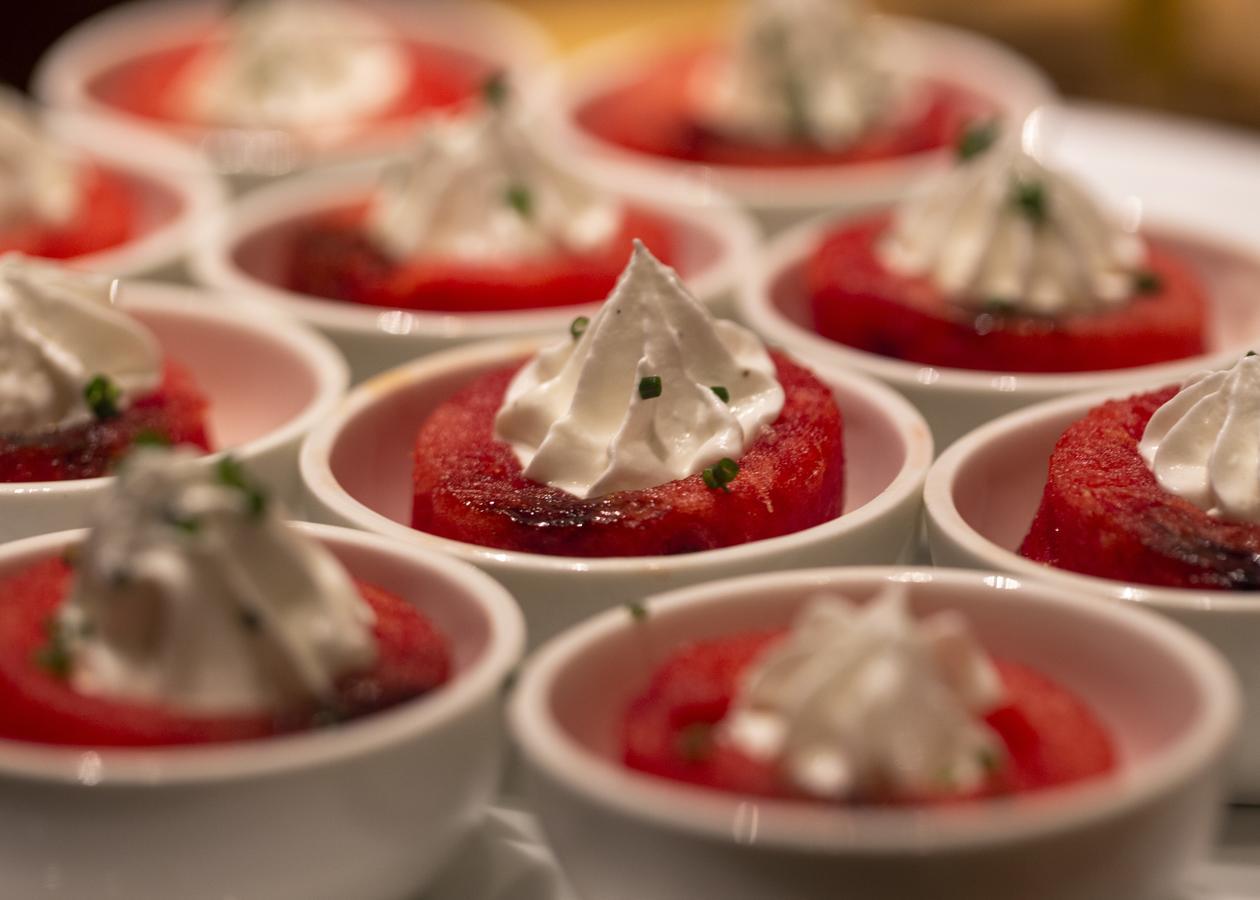 President - Ihcl Seleqtions Hotell Mumbai Eksteriør bilde A strawberry dessert