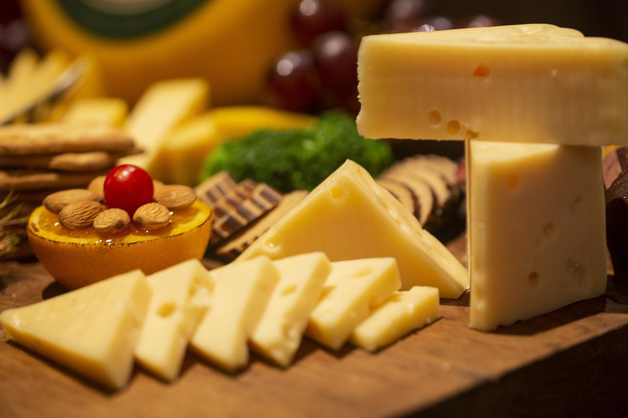 President - Ihcl Seleqtions Hotell Mumbai Eksteriør bilde Edam cheese