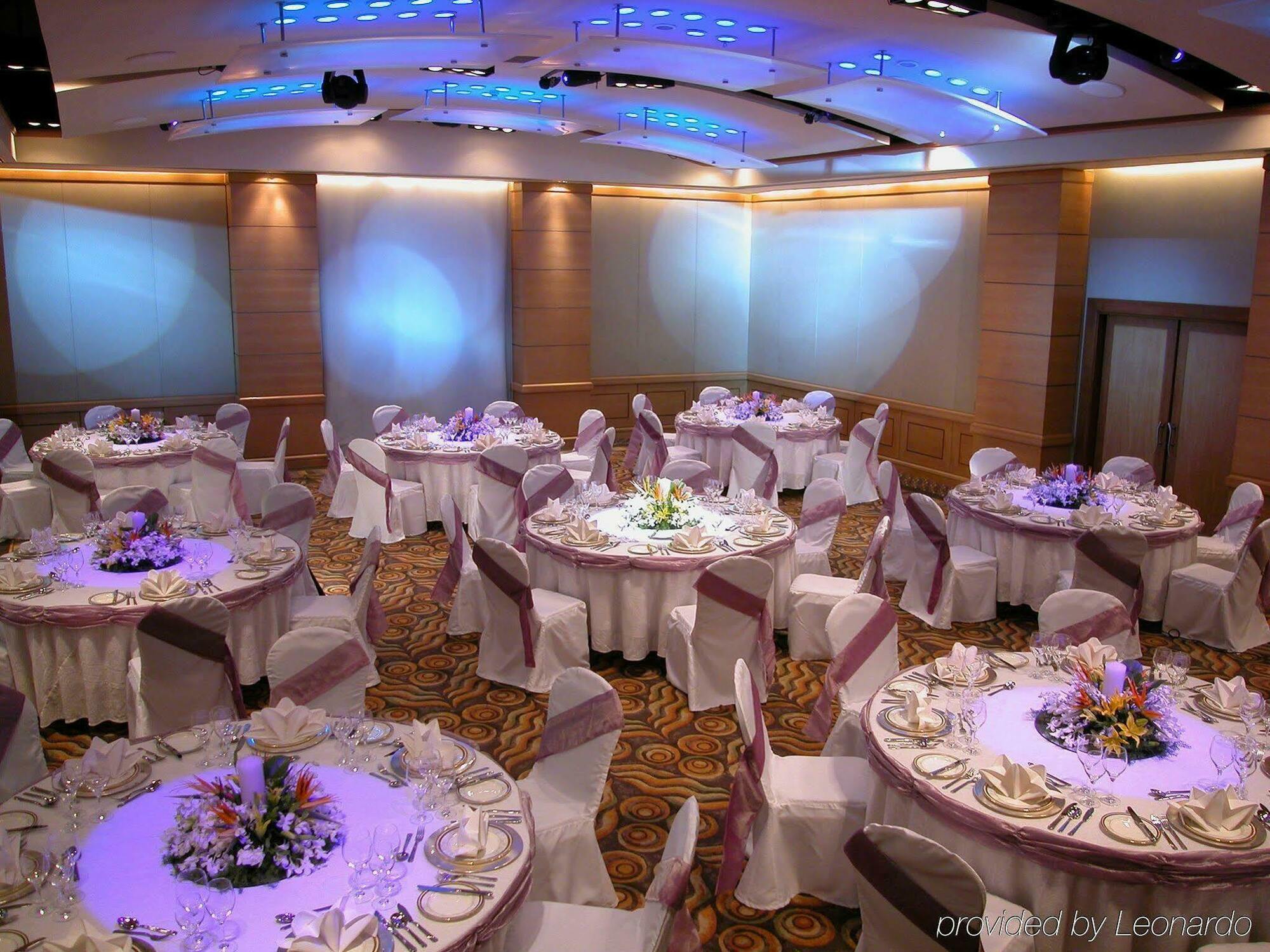 President - Ihcl Seleqtions Hotell Mumbai Eksteriør bilde A wedding reception at the Grand Ballroom