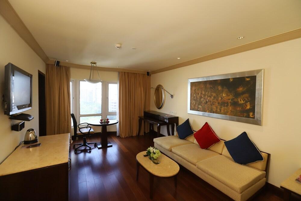 President - Ihcl Seleqtions Hotell Mumbai Eksteriør bilde A suite at the Taj Bengal